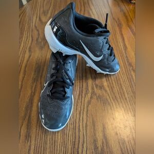 Boys Youth Nike Diamond FastFlex Black and White Baseball Cleats- Size 4Y